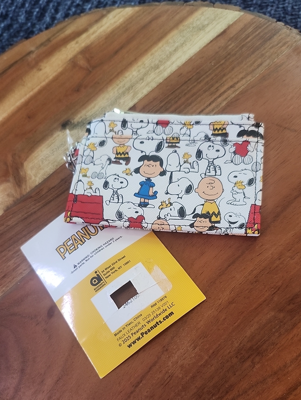 Peanuts Card Holder NWT White Multicolor W/ Your Favotite Characters